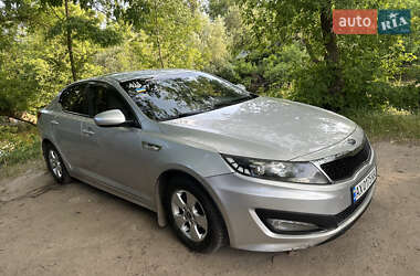 Седан Kia K5 2011 в 