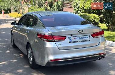 Седан Kia K5 2017 в 