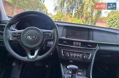 Седан Kia K5 2017 в 