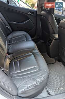 Седан Kia K5 2011 в 