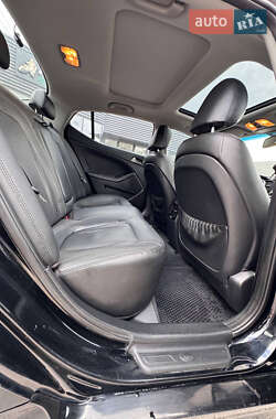 Седан Kia K5 2010 в 