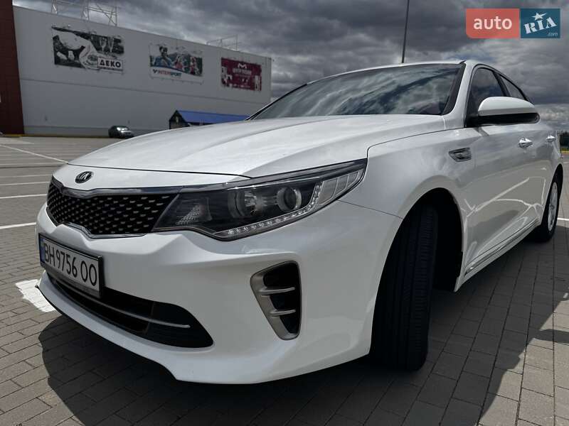 Седан Kia K5 2015 в 