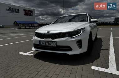 Седан Kia K5 2015 в 