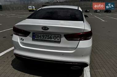 Седан Kia K5 2015 в 
