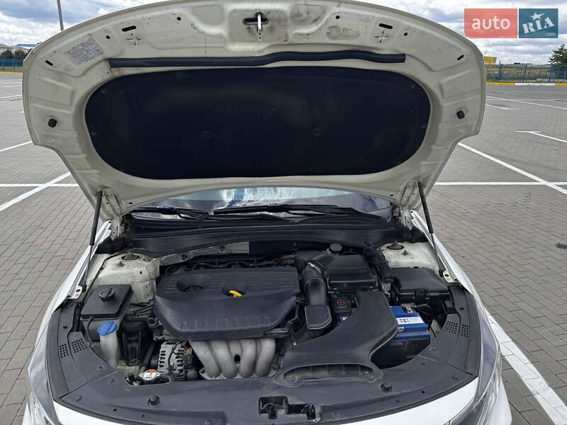 Седан Kia K5 2015 в Одесі
