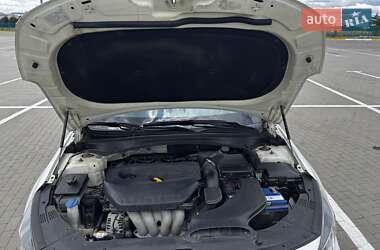 Седан Kia K5 2015 в 