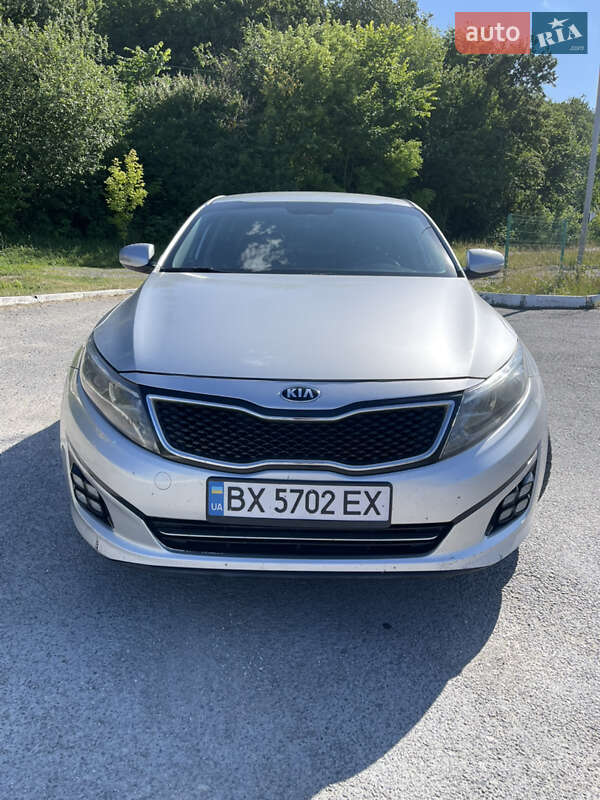 Седан Kia K5 2014 в Гусятине