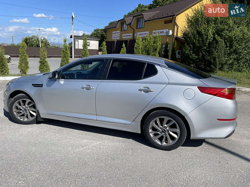 Седан Kia K5 2014 в Гусятине