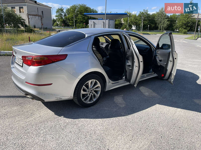 Седан Kia K5 2014 в Гусятине