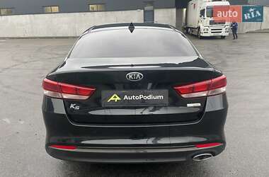 Седан Kia K5 2016 в 