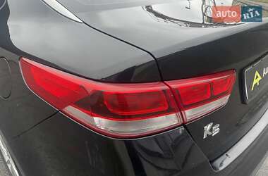 Седан Kia K5 2016 в 