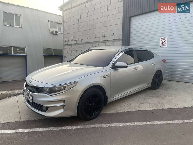 Седан Kia K5 2016 в Киеве