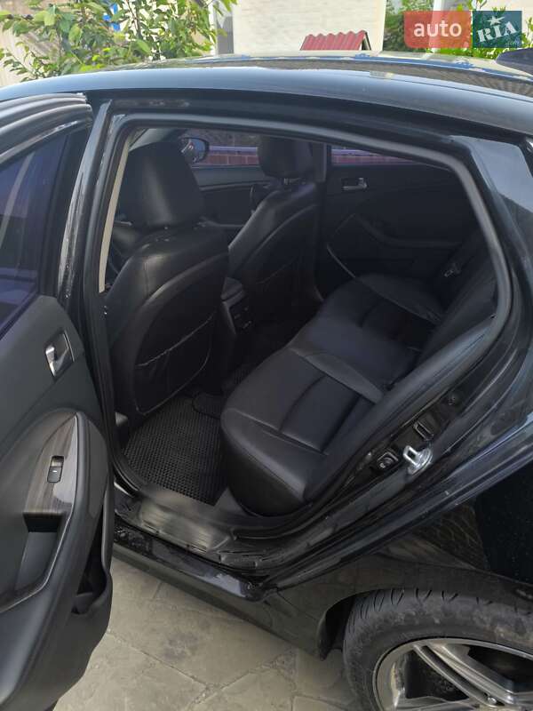 Седан Kia K5 2015 в Ставищі