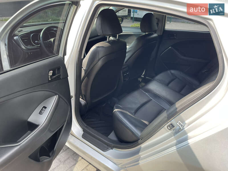 Седан Kia K5 2015 в Києві