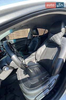 Седан Kia K5 2012 в 