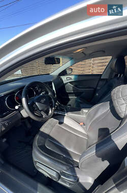 Седан Kia K5 2012 в 