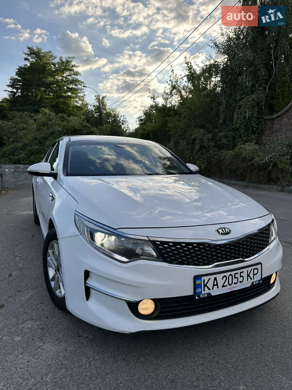 Седан Kia K5 2015 в 