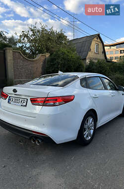 Седан Kia K5 2015 в 