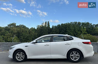 Седан Kia K5 2015 в 