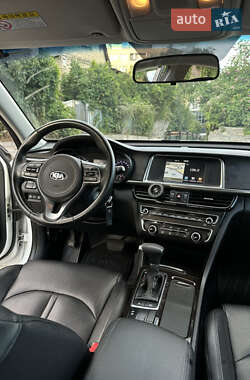 Седан Kia K5 2015 в 