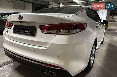 Седан Kia K5 2015 в 