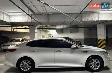 Седан Kia K5 2015 в 