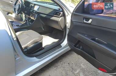 Седан Kia K5 2016 в 