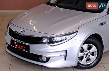 Седан Kia K5 2016 в 