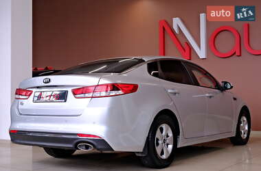 Седан Kia K5 2016 в 
