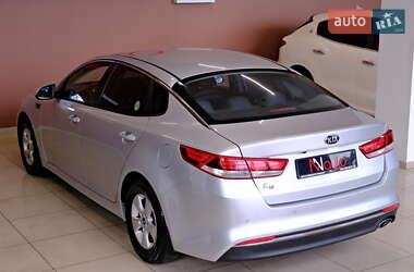 Седан Kia K5 2016 в 