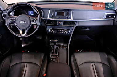 Седан Kia K5 2016 в 