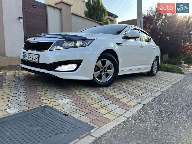 Седан Kia K5 2012 в Одессе