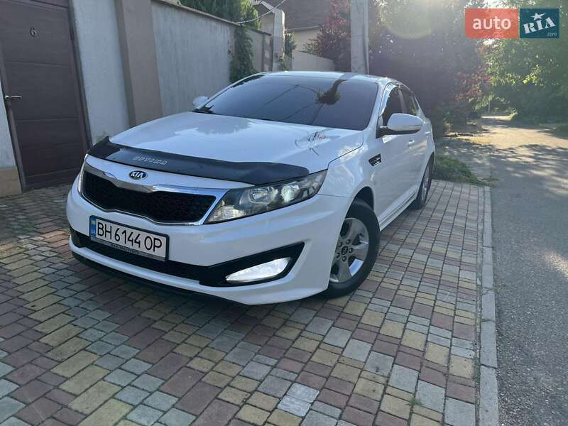Седан Kia K5 2012 в Одессе