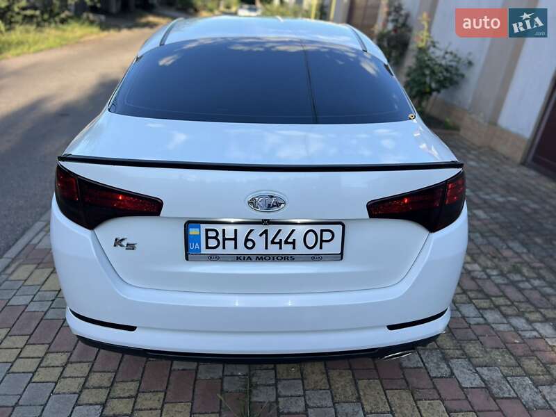 Седан Kia K5 2012 в Одессе
