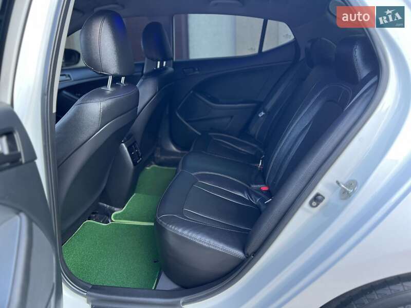 Седан Kia K5 2012 в Одессе