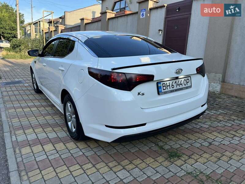 Седан Kia K5 2012 в Одессе