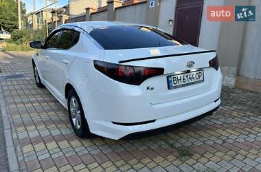 Седан Kia K5 2012 в 