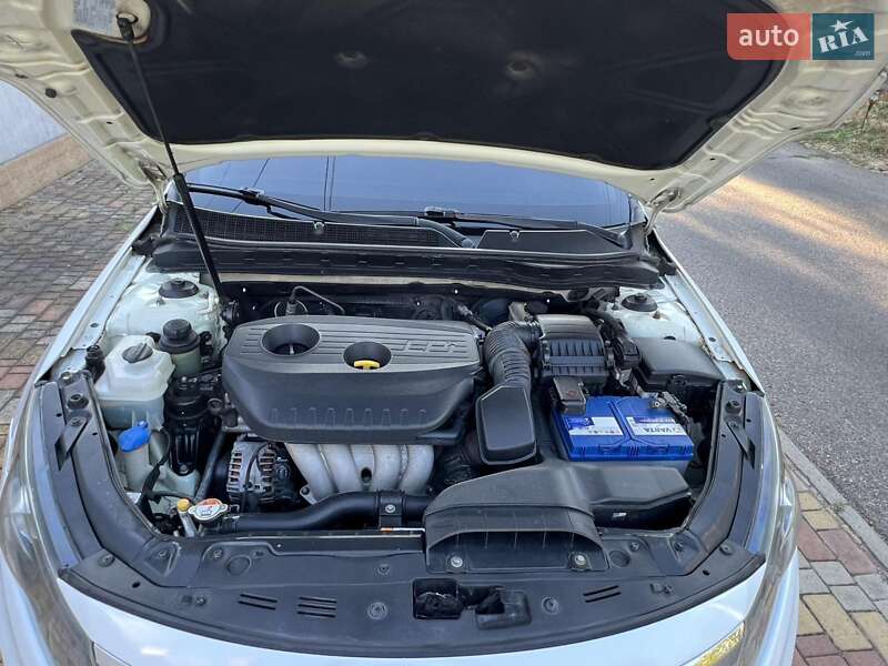 Седан Kia K5 2012 в Одессе