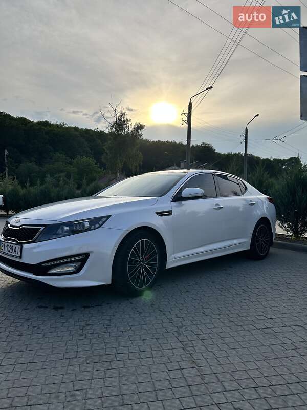 Седан Kia K5 2011 в Полтаві