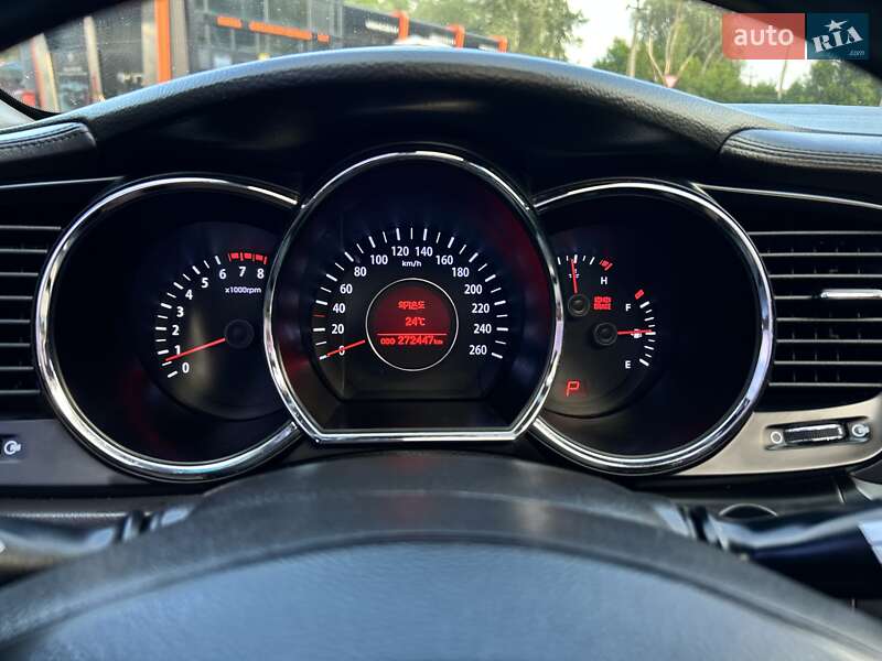 Седан Kia K5 2011 в Полтаві