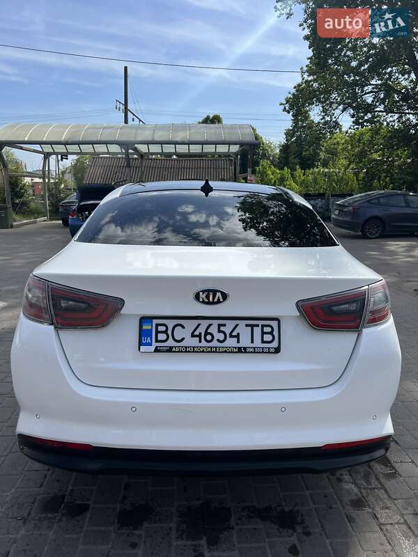 Седан Kia K5 2015 в Львове