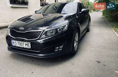 Седан Kia K5 2014 в Ужгороде