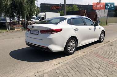 Седан Kia K5 2017 в 