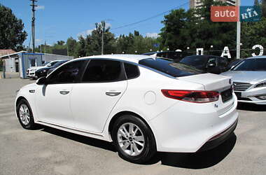 Седан Kia K5 2017 в 