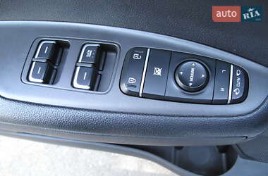 Седан Kia K5 2017 в 