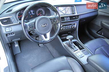 Седан Kia K5 2017 в 