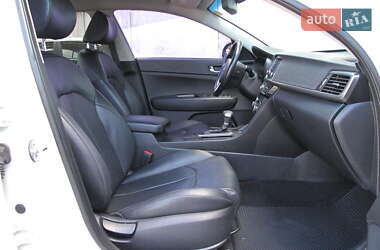 Седан Kia K5 2017 в 