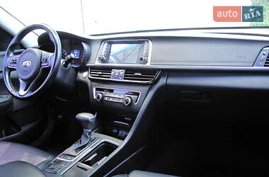 Седан Kia K5 2017 в 