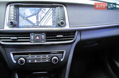 Седан Kia K5 2017 в 