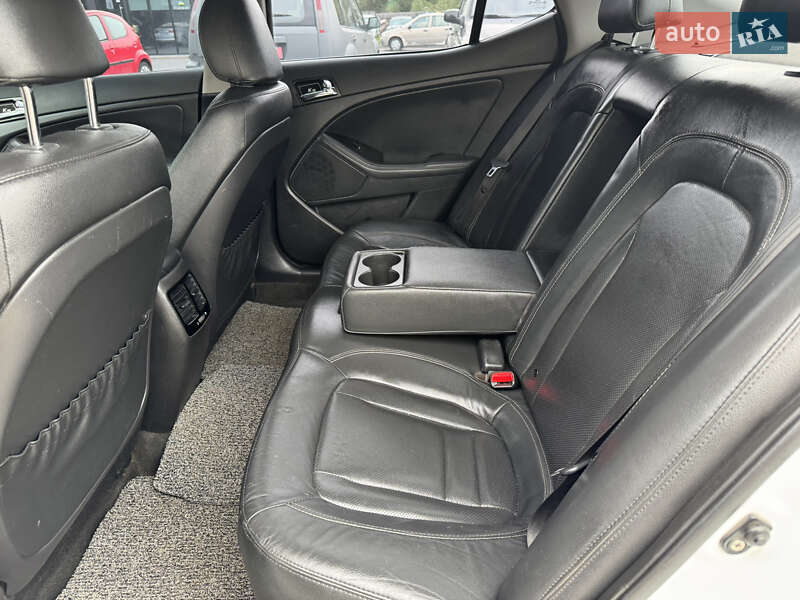Седан Kia K5 2012 в Киеве